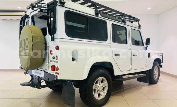 Buy Used Land Rover Defender White Car in Beitbridge in Matabeleland South Buy Used Land Rover Defender White Car in Beitbridge in Matabeleland South