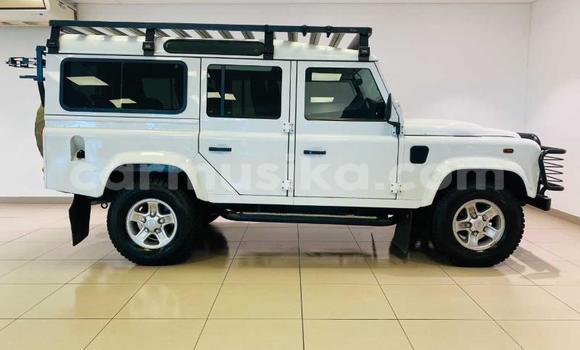 Buy Used Land Rover Defender White Car in Beitbridge in Matabeleland South Buy Used Land Rover Defender White Car in Beitbridge in Matabeleland South