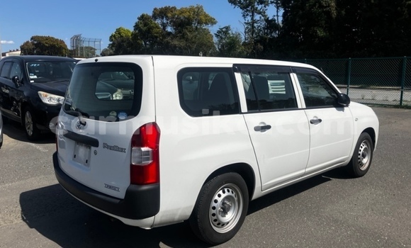 Acheter Occasion Voiture Toyota Probox Blanc à Beitbridge, Matabeleland South Acheter Occasion Voiture Toyota Probox Blanc à Beitbridge, Matabeleland South