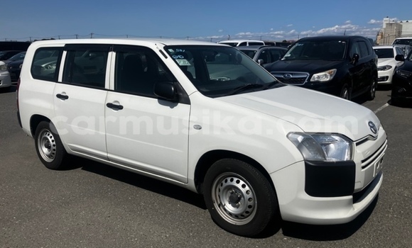 Acheter Occasion Voiture Toyota Probox Blanc à Beitbridge, Matabeleland South Acheter Occasion Voiture Toyota Probox Blanc à Beitbridge, Matabeleland South