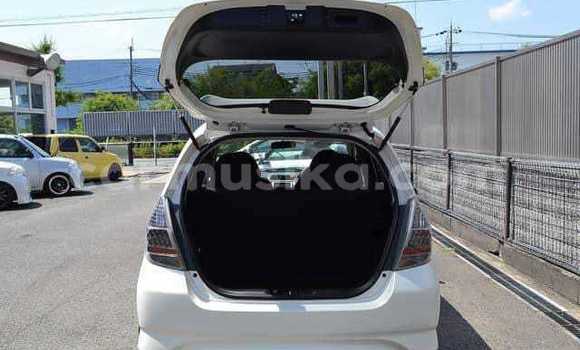 Nunua Ilio tumika Honda Fit Nyeupe Gari ndani ya Bulawayo nchini Bulawayo