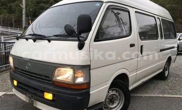 Acheter Import Voiture Toyota Hiace Blanc à Chinhoyi, Mashonaland West Acheter Import Voiture Toyota Hiace Blanc à Chinhoyi, Mashonaland West