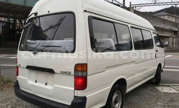 Acheter Import Voiture Toyota Hiace Blanc à Chinhoyi, Mashonaland West Acheter Import Voiture Toyota Hiace Blanc à Chinhoyi, Mashonaland West