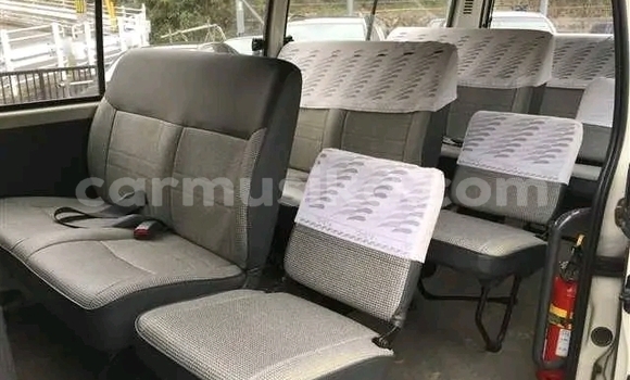 Acheter Import Voiture Toyota Hiace Blanc à Chinhoyi, Mashonaland West Acheter Import Voiture Toyota Hiace Blanc à Chinhoyi, Mashonaland West