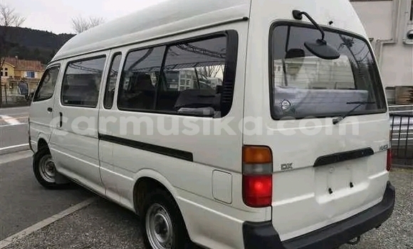 Acheter Import Voiture Toyota Hiace Blanc à Chinhoyi, Mashonaland West Acheter Import Voiture Toyota Hiace Blanc à Chinhoyi, Mashonaland West