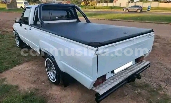 Acheter Occasion Voiture Toyota Hilux Blanc à Gokwe, Midlands Acheter Occasion Voiture Toyota Hilux Blanc à Gokwe, Midlands