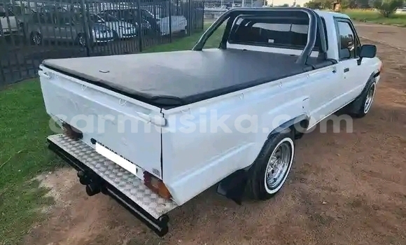 Acheter Occasion Voiture Toyota Hilux Blanc à Gokwe, Midlands Acheter Occasion Voiture Toyota Hilux Blanc à Gokwe, Midlands