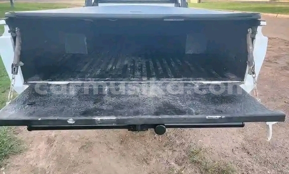 Acheter Occasion Voiture Toyota Hilux Blanc à Gokwe, Midlands Acheter Occasion Voiture Toyota Hilux Blanc à Gokwe, Midlands