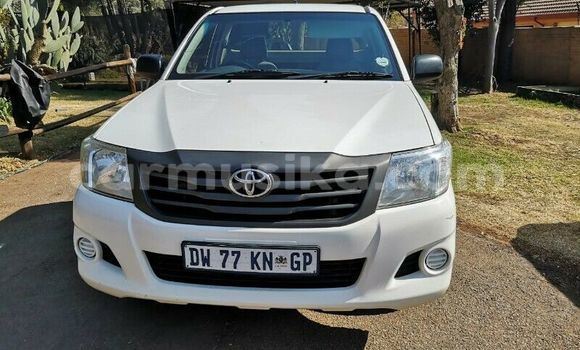 Nunua Ilio tumika Toyota Hilux Nyeupe Gari ndani ya Beitbridge nchini Matabeleland Kusini Nunua Ilio tumika Toyota Hilux Nyeupe Gari ndani ya Beitbridge nchini Matabeleland Kusini