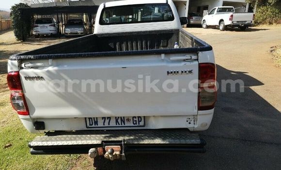Nunua Ilio tumika Toyota Hilux Nyeupe Gari ndani ya Beitbridge nchini Matabeleland Kusini Nunua Ilio tumika Toyota Hilux Nyeupe Gari ndani ya Beitbridge nchini Matabeleland Kusini