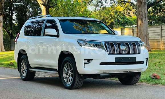 Nunua Ilio tumika Toyota Land Cruiser Prado Nyeupe Gari ndani ya Harare nchini Harare