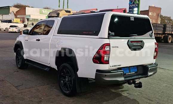 Buy Used Toyota Hilux White Car in Harare in Harare Buy Used Toyota Hilux White Car in Harare in Harare