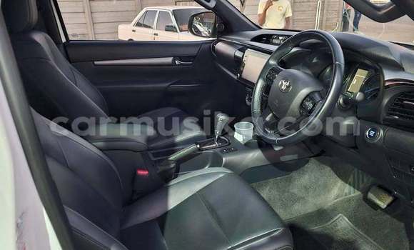 Buy Used Toyota Hilux White Car in Harare in Harare Buy Used Toyota Hilux White Car in Harare in Harare