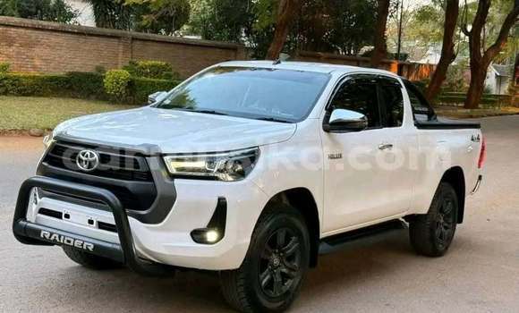 Buy Used Toyota Hilux White Car in Bulawayo in Bulawayo Buy Used Toyota Hilux White Car in Bulawayo in Bulawayo