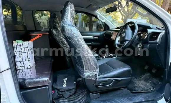 Buy Used Toyota Hilux White Car in Bulawayo in Bulawayo Buy Used Toyota Hilux White Car in Bulawayo in Bulawayo