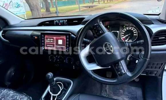 Buy Used Toyota Hilux White Car in Bulawayo in Bulawayo Buy Used Toyota Hilux White Car in Bulawayo in Bulawayo