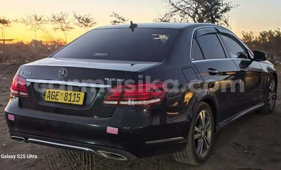 Nunua Ilio tumika Mercedes-Benz E-Classe Nyeusi Gari ndani ya Harare nchini Harare