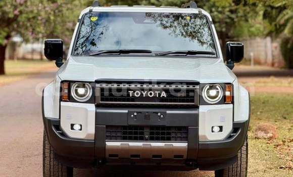 Nunua Ilio tumika Toyota Land Cruiser Prado Nyeupe Gari ndani ya Harare nchini Harare