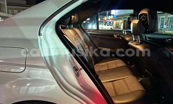Acheter Occasion Voiture Mercedes‒Benz C–Class Blanc à Harare, Harare Acheter Occasion Voiture Mercedes‒Benz C–Class Blanc à Harare, Harare