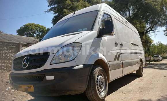 Tenga Tsaru Mercedes‒Benz S–Class Chena Mota in Harare in Harare