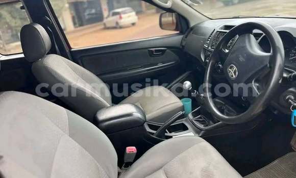 Buy Used Toyota Hilux Red Car in Bulawayo in Bulawayo Buy Used Toyota Hilux Red Car in Bulawayo in Bulawayo