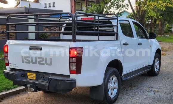 Acheter Occasion Voiture Isuzu KB Blanc à Bulawayo, Bulawayo Acheter Occasion Voiture Isuzu KB Blanc à Bulawayo, Bulawayo