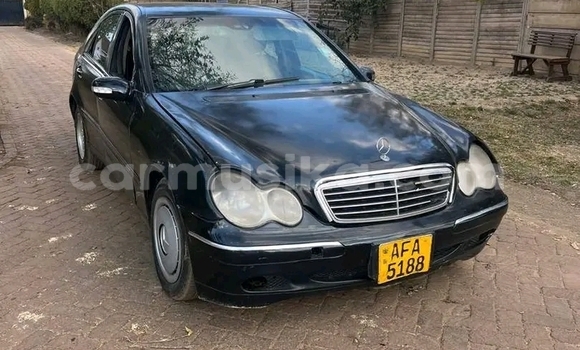 Tenga Tsaru Mercedes-Benz E200 Zvimwe Mota in Glen View in Harare