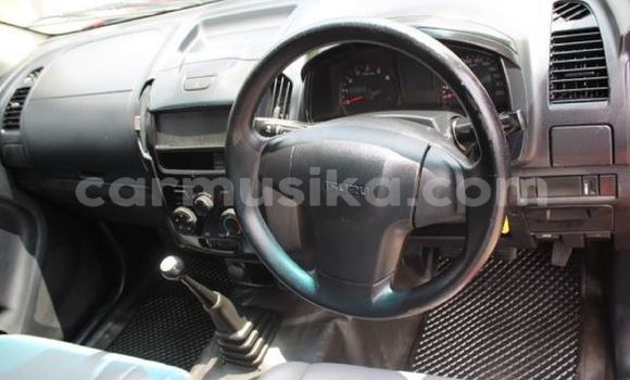 Tenga Tsaru Isuzu KB Tsvuku Mota in Harare in Harare Tenga Tsaru Isuzu KB Tsvuku Mota in Harare in Harare