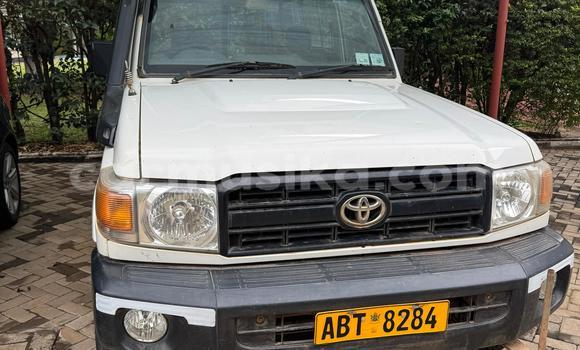 Buy Used Toyota Land Cruiser White Car in Harare in Harare
