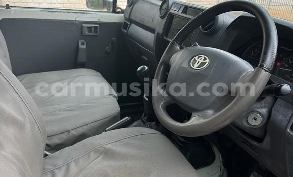 Nunua Ilio tumika Toyota Land Cruiser Nyeupe Gari ndani ya Harare nchini Harare Nunua Ilio tumika Toyota Land Cruiser Nyeupe Gari ndani ya Harare nchini Harare