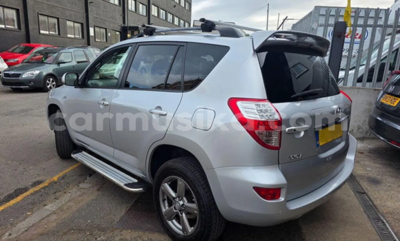 Nunua Ilio tumika Toyota RAV4 Fedha Gari ndani ya Harare nchini Harare Nunua Ilio tumika Toyota RAV4 Fedha Gari ndani ya Harare nchini Harare