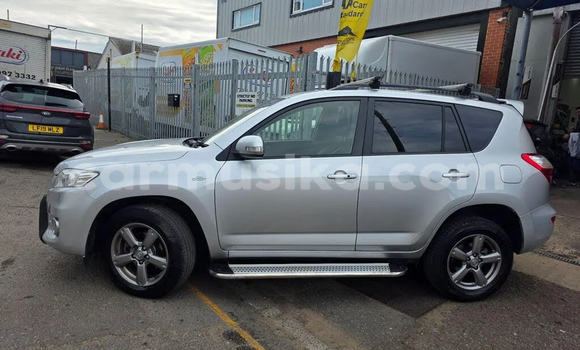 Nunua Ilio tumika Toyota RAV4 Fedha Gari ndani ya Harare nchini Harare Nunua Ilio tumika Toyota RAV4 Fedha Gari ndani ya Harare nchini Harare