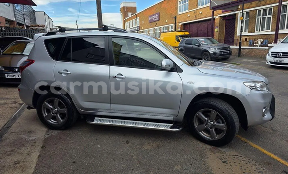 Nunua Ilio tumika Toyota RAV4 Fedha Gari ndani ya Harare nchini Harare Nunua Ilio tumika Toyota RAV4 Fedha Gari ndani ya Harare nchini Harare