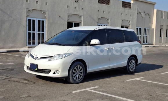 Buy Used Toyota Previa White Car in Harare in Harare