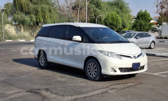 Nunua Ilio tumika Toyota Previa Nyeupe Gari ndani ya Harare nchini Harare Nunua Ilio tumika Toyota Previa Nyeupe Gari ndani ya Harare nchini Harare