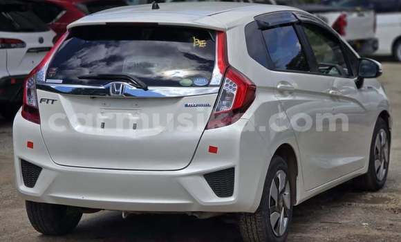 Buy Used Honda Fit White Car in Harare in Harare Buy Used Honda Fit White Car in Harare in Harare