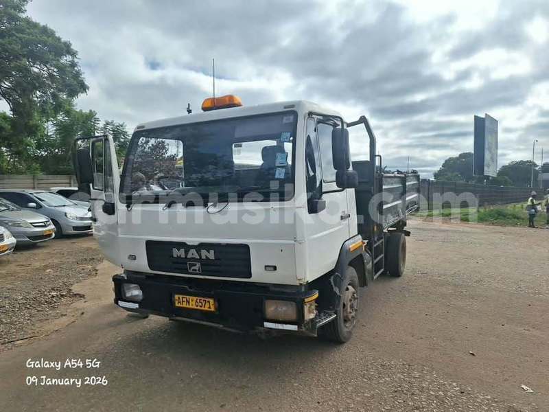 Big with watermark man d20 harare harare 37521