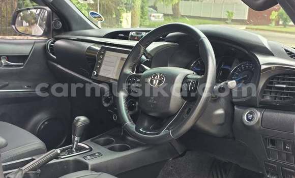 Buy Used Toyota Hilux White Car in Harare in Harare Buy Used Toyota Hilux White Car in Harare in Harare