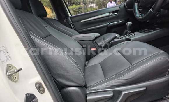 Buy Used Toyota Hilux White Car in Harare in Harare Buy Used Toyota Hilux White Car in Harare in Harare