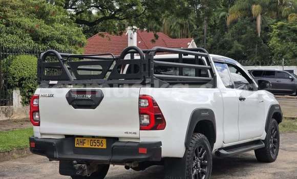 Buy Used Toyota Hilux White Car in Harare in Harare Buy Used Toyota Hilux White Car in Harare in Harare