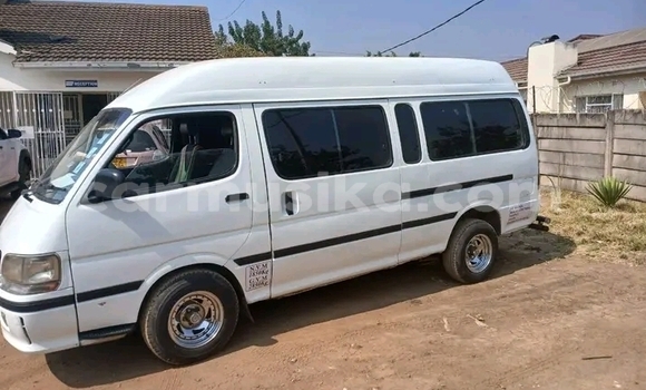 Buy Used Toyota Hiace White Car in Bulawayo in Bulawayo Buy Used Toyota Hiace White Car in Bulawayo in Bulawayo