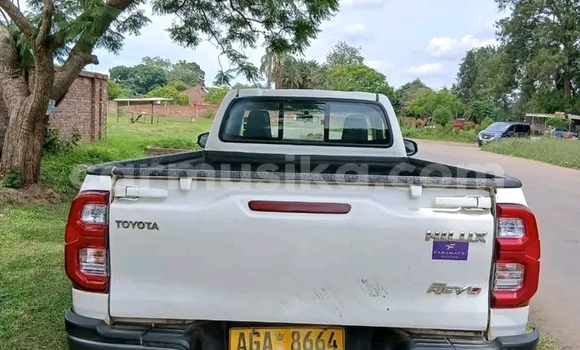 Buy Used Toyota Hilux White Car in Bulawayo in Bulawayo Buy Used Toyota Hilux White Car in Bulawayo in Bulawayo
