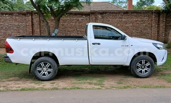 Buy Used Toyota Hilux White Car in Bulawayo in Bulawayo Buy Used Toyota Hilux White Car in Bulawayo in Bulawayo