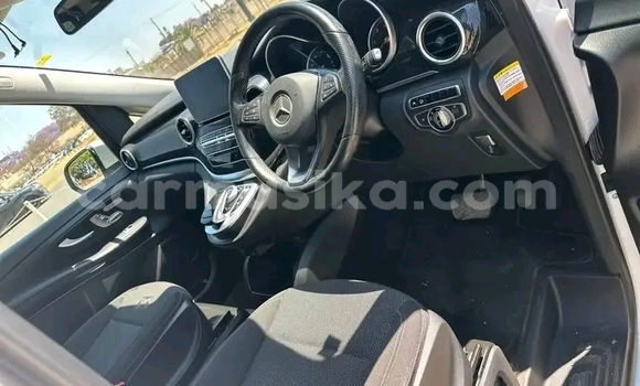 Buy Used Mercedes‒Benz CLK-klasse White Car in Chivhu in Midlands Buy Used Mercedes‒Benz CLK-klasse White Car in Chivhu in Midlands