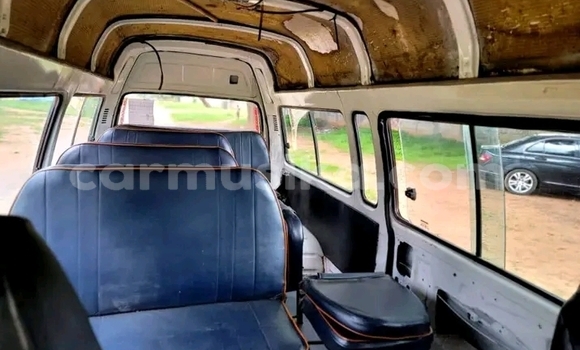Buy Used Toyota Hiace White Car in Chegutu in Mashonaland West Buy Used Toyota Hiace White Car in Chegutu in Mashonaland West
