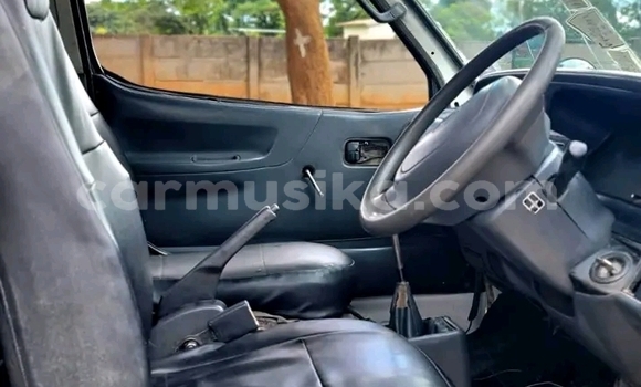 Buy Used Toyota Hiace White Car in Chegutu in Mashonaland West Buy Used Toyota Hiace White Car in Chegutu in Mashonaland West