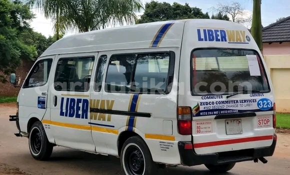 Buy Used Toyota Hiace White Car in Chegutu in Mashonaland West Buy Used Toyota Hiace White Car in Chegutu in Mashonaland West
