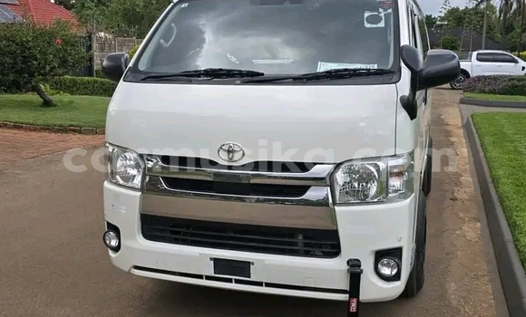Buy Used Toyota Hiace White Car in Bulawayo in Bulawayo Buy Used Toyota Hiace White Car in Bulawayo in Bulawayo