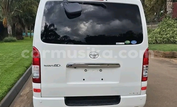 Buy Used Toyota Hiace White Car in Bulawayo in Bulawayo Buy Used Toyota Hiace White Car in Bulawayo in Bulawayo