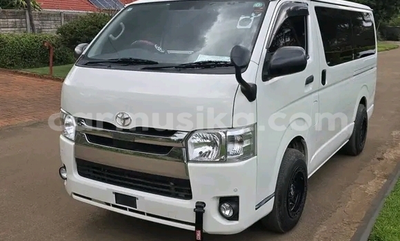 Buy Used Toyota Hiace White Car in Bulawayo in Bulawayo Buy Used Toyota Hiace White Car in Bulawayo in Bulawayo